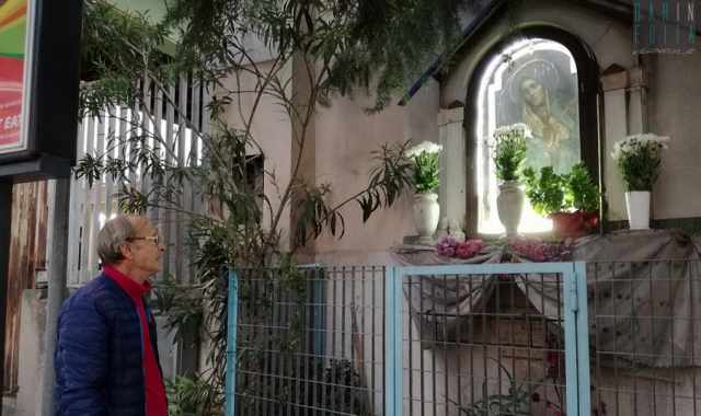 La storia di Emanuele: ogni domenica da 30 anni cura una ''povera'' Madonna